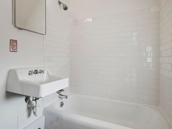 5th image of 278 S Lincoln St APT 3