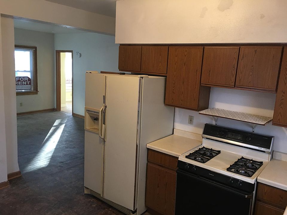 2nd image of 120 Cook St