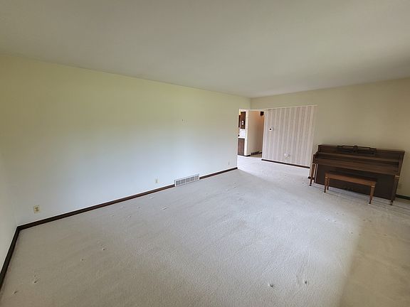 4th image of 4737 61st St
