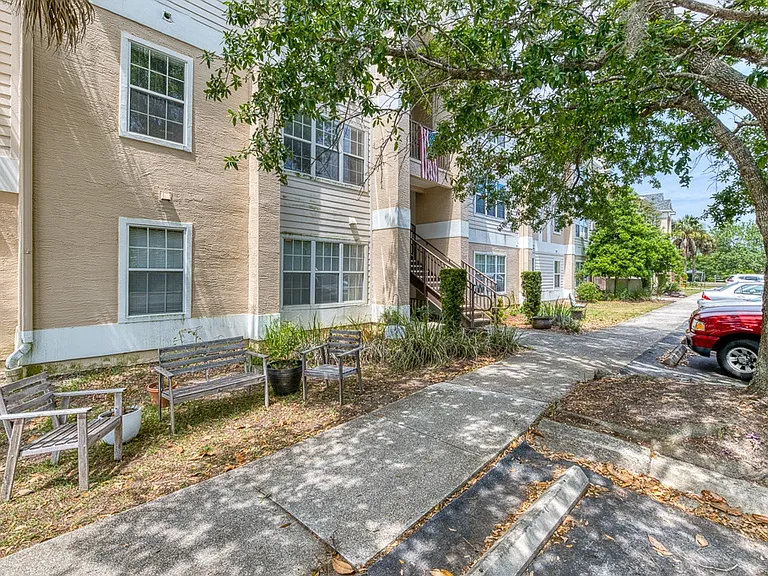 Siena Gardens Apartments — Photo 9
