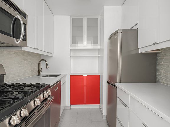 5th image of 301 E 79th St APT 26L