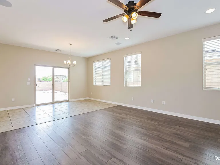 8046 S Dolphin Way — Photo 4