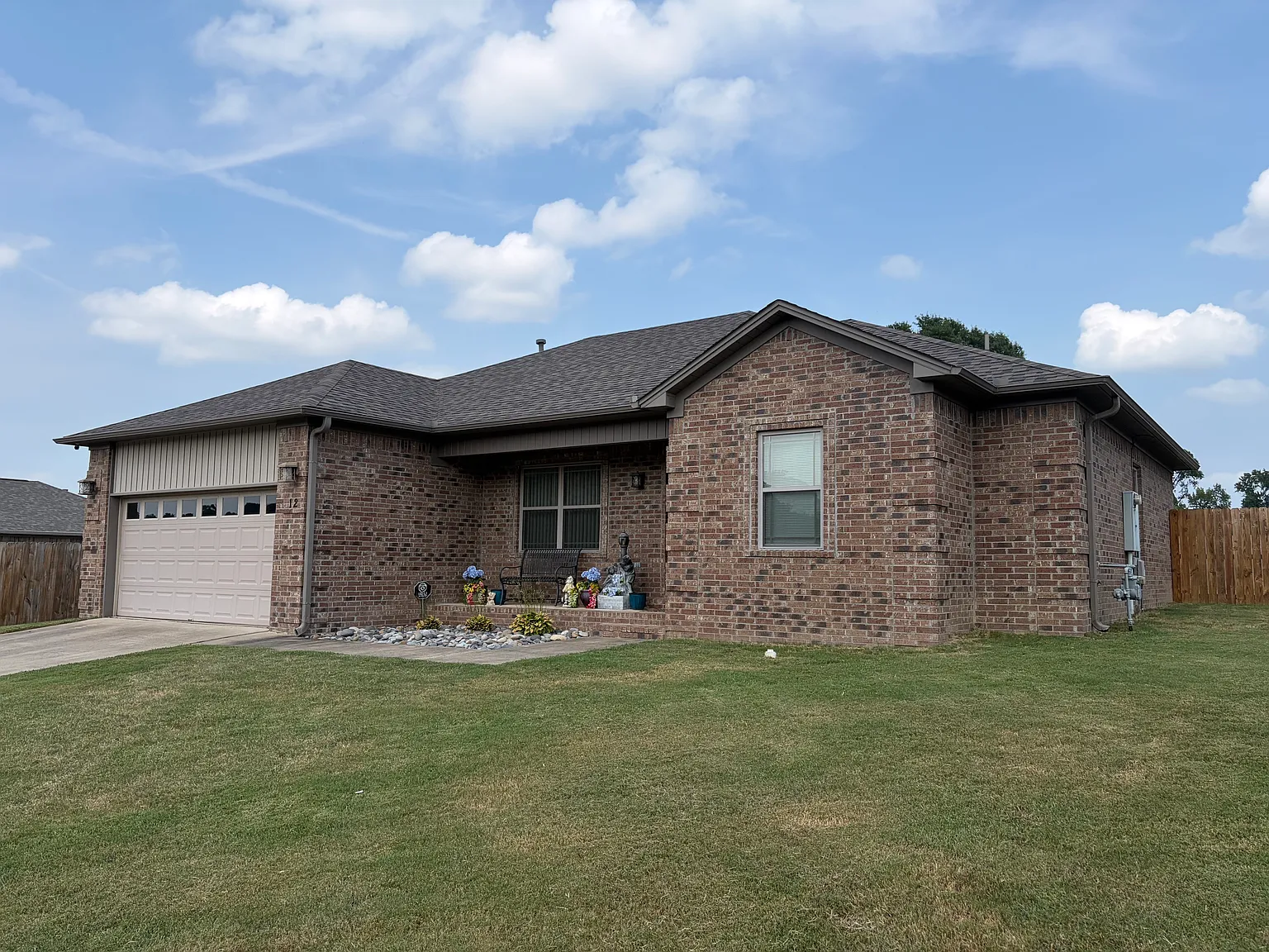 12 Jaguar Drive - 1 — Photo 2