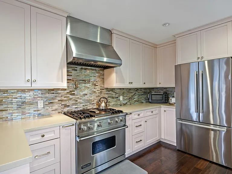 231 Avenue D — Photo 17