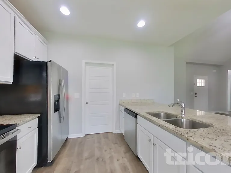 729 W Coker Way — Photo 6