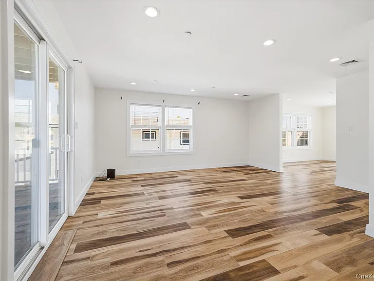 740 S Ocean Ave — Photo 22
