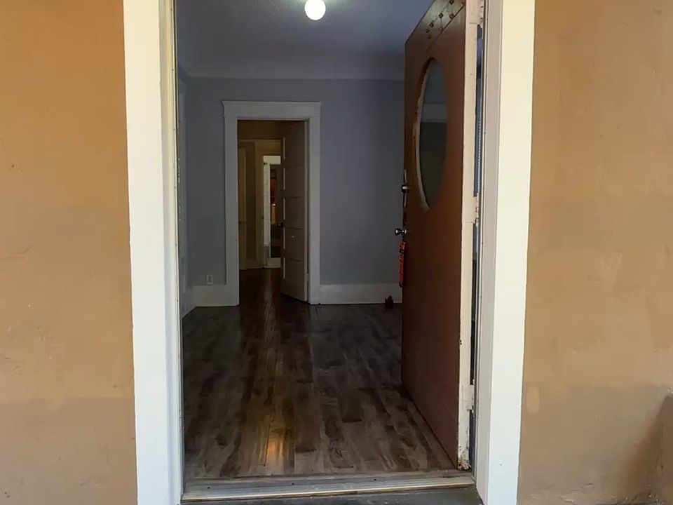 1st image of 707 W 41st St