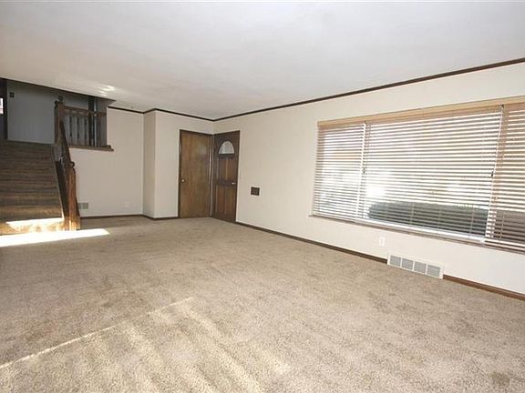 2nd image of 3499 Moonridge Dr