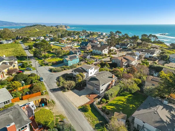 846 San Ramon Ave, Moss Beach, CA 94038