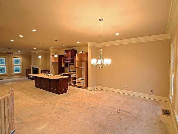 4th image of 3126 Chestnut Woods Dr