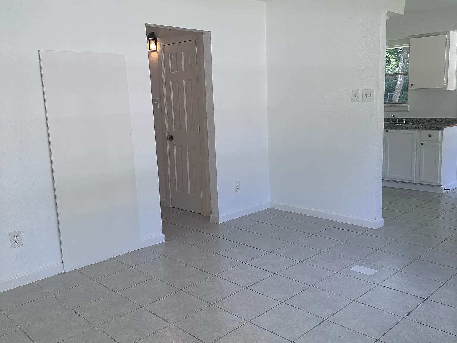 2 bed, 735 sqft, $1,200 — Photo 1