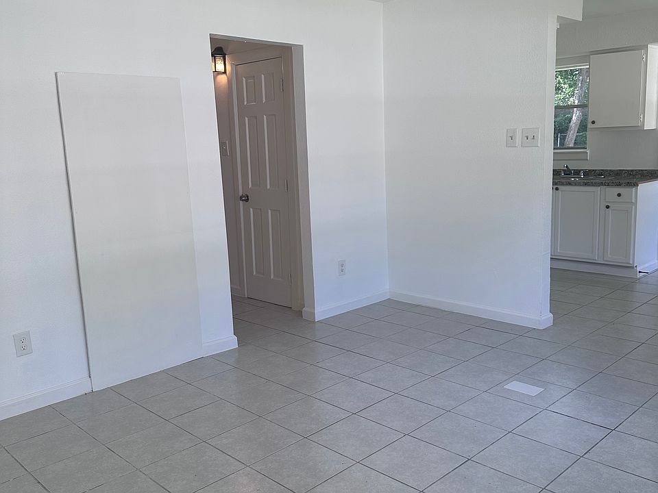 1st image of 7822 Oak Knoll Ln #A