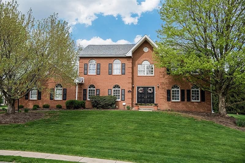 1st image of 409 Chestnut Grv