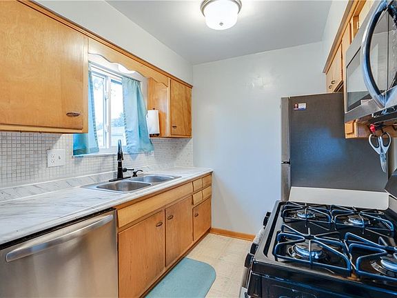 3rd image of 754 Tallkron Dr