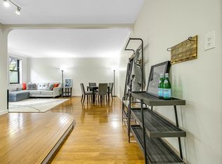 6960 108th St, Forest Hills, NY 11375