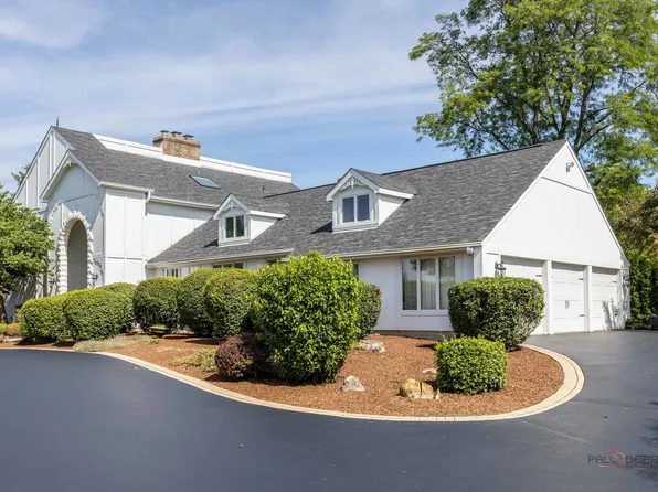 11 Lake View Rd, Hawthorn Woods, IL 60047