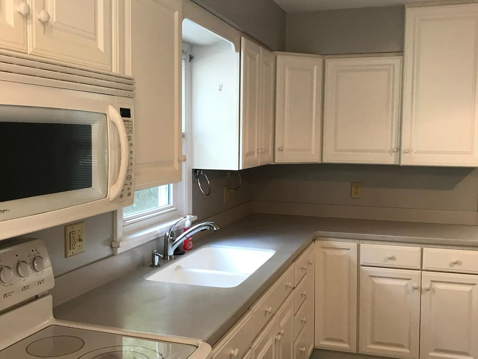 1607 Clay St — Photo 3