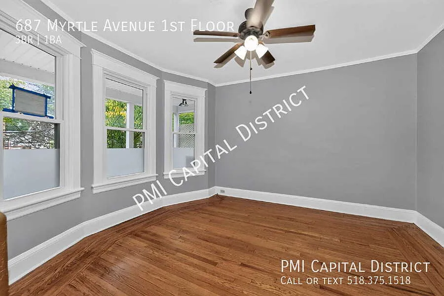 Spacious 3 Bedroom First-Floor Apartment with Backyard Access Near Albany Med — Photo 2