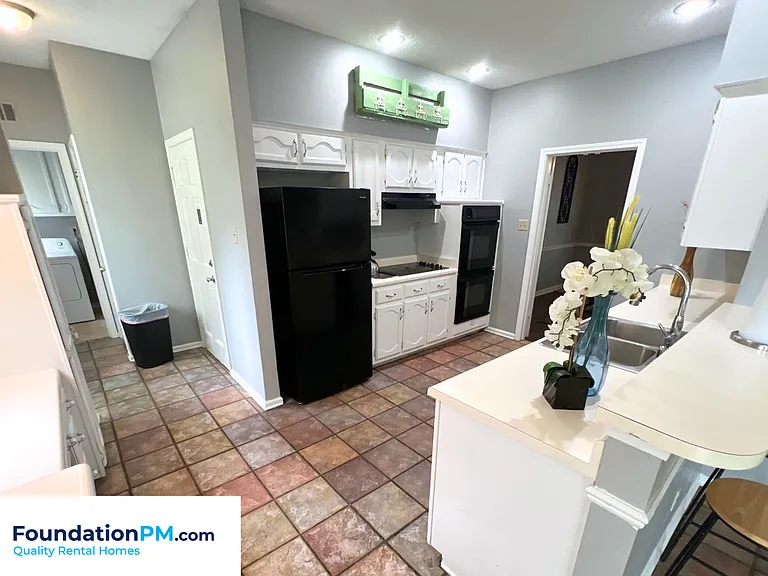 8215 Timber Creek Dr — Photo 4