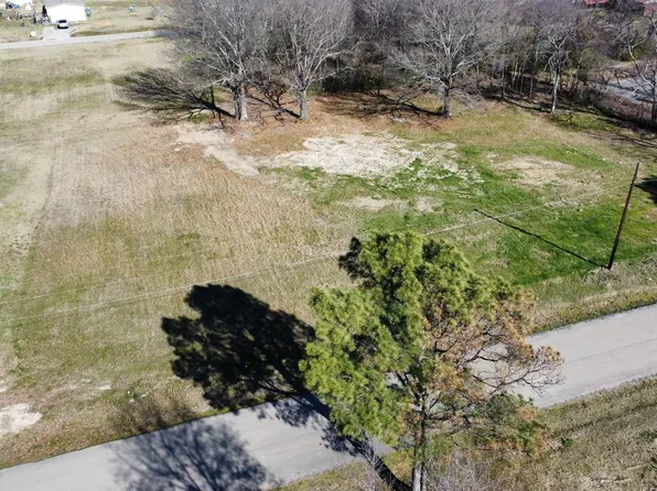 201 McFadden St, Beedeville, AR 72014