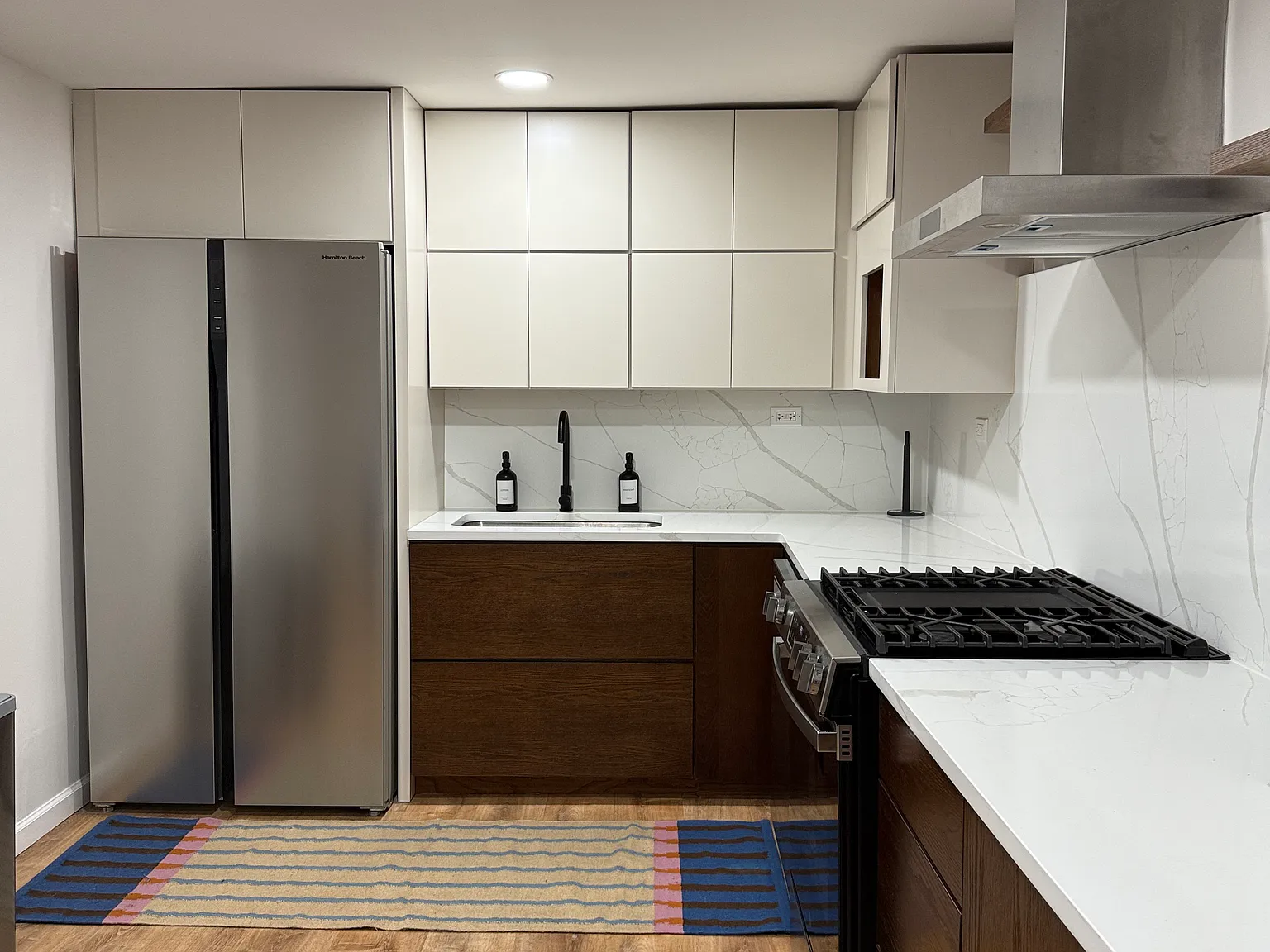 2 bed, 900 sqft, $2,300 — Photo 1