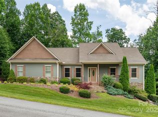 178 Crystal Heights Dr, Hendersonville, NC 28739