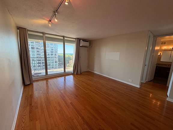 4th image of 1960 N Lincoln Park West Ave #1111