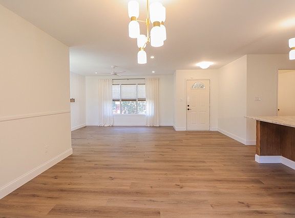 5th image of 18 Warren Ct