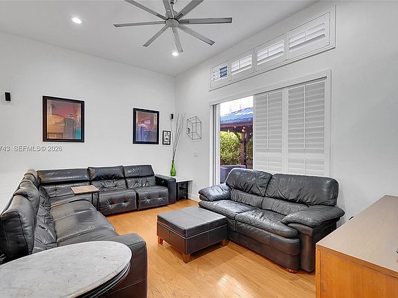 4th image of 1135 Satinleaf St