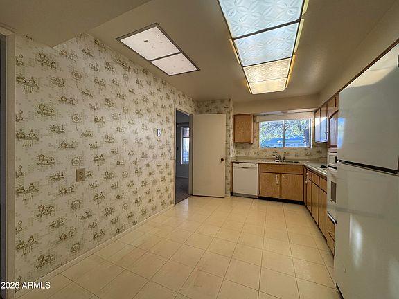 4th image of 14206 N CROWN POINT Court