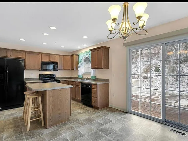 225 Persimmon Ln — Photo 5