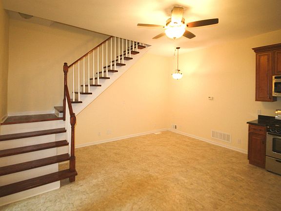 5th image of 1011 N La Salle Dr