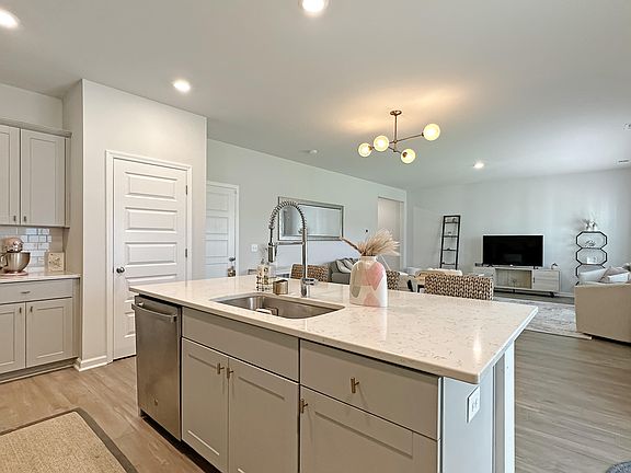 4th image of 125 Woodland Oak Way