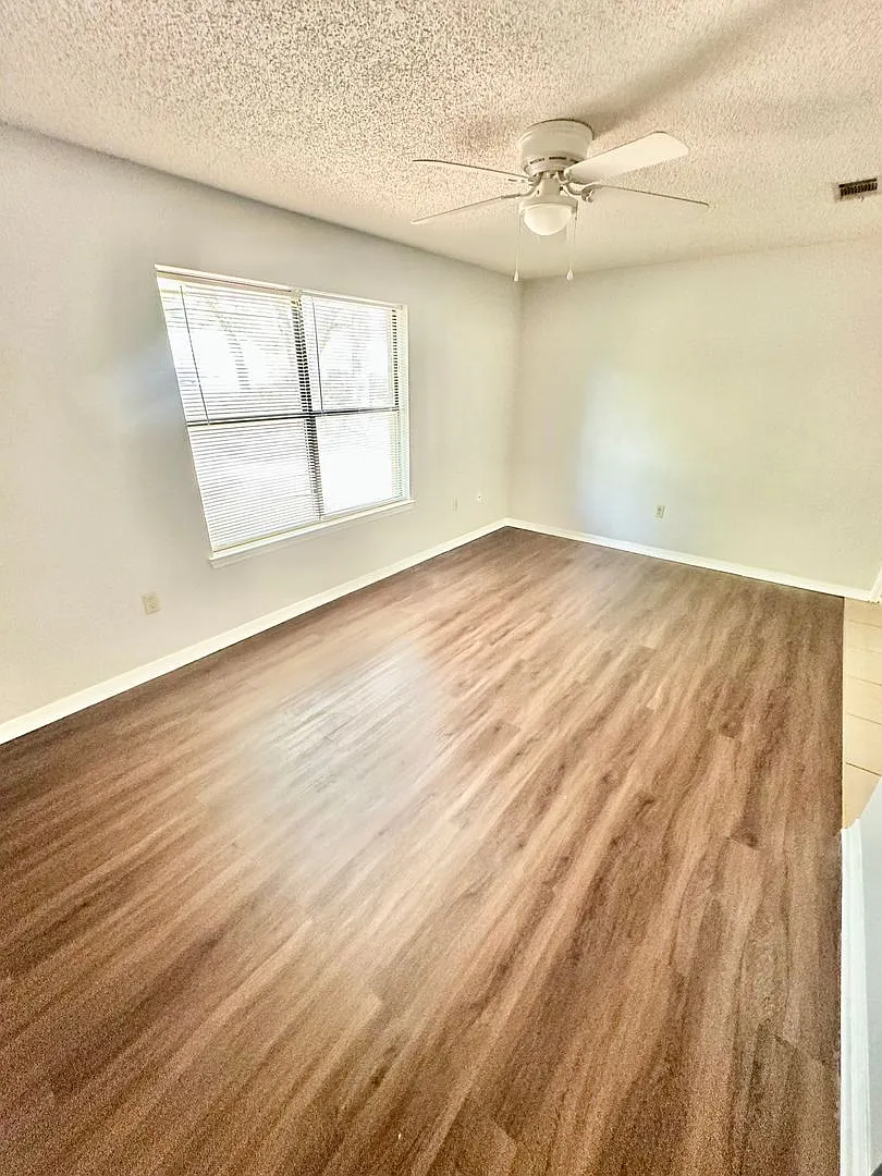 Cute All Brick 3 Bedroom Home For Rent South of I-10! — Photo 4