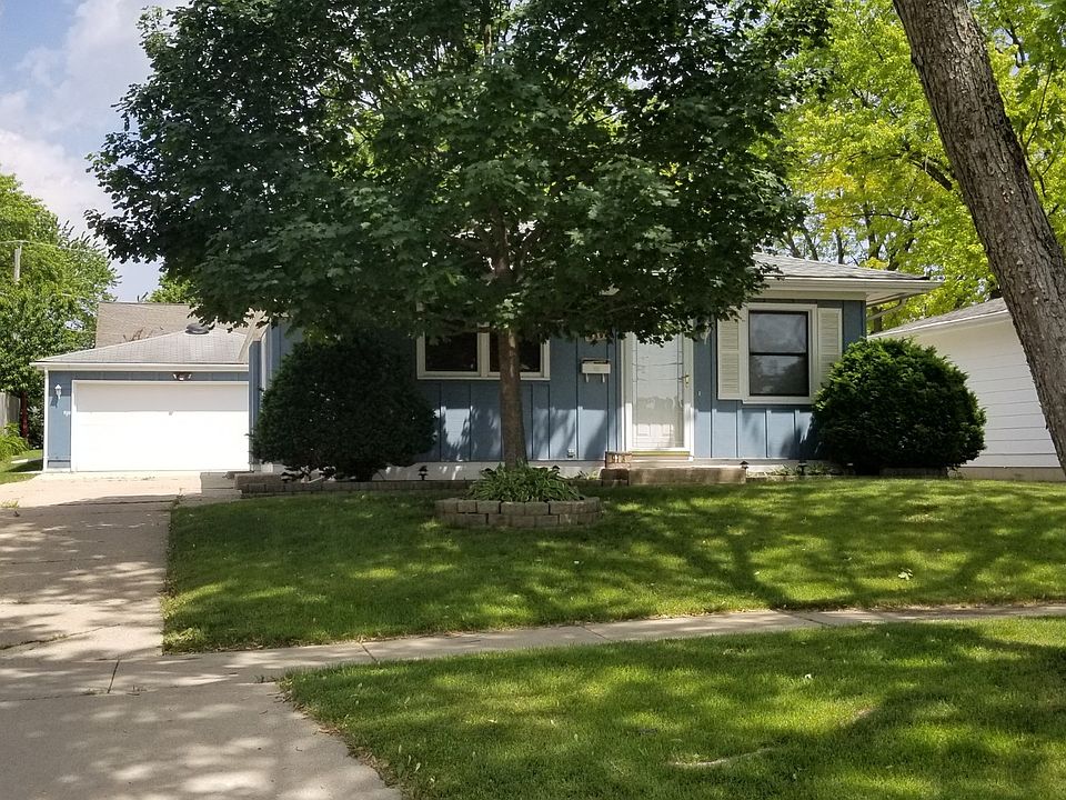 2nd image of 913 Bishop St