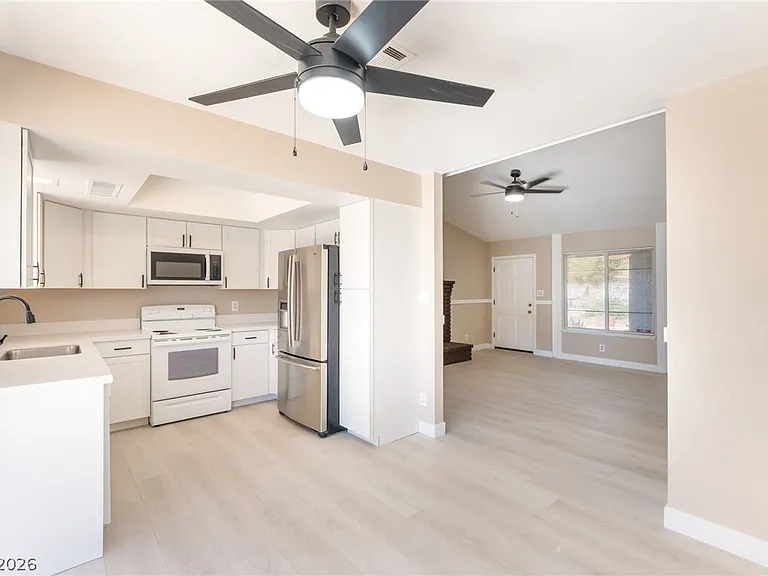 8813 Pavia Dr — Photo 2