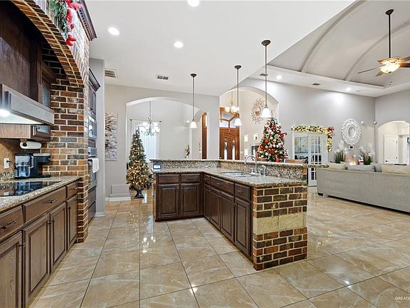 5th image of 1112 Brenda Ln