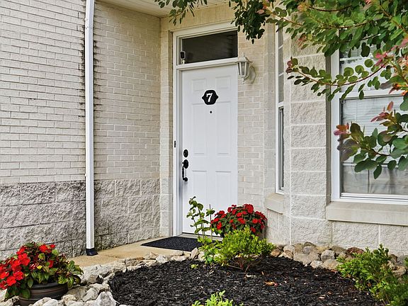 5th image of 246 Adams Pointe Blvd Unit 7
