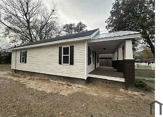 3 bed, 1121 sqft, $1,595 — Photo 3