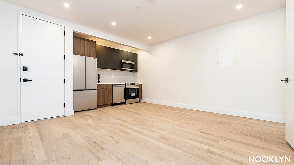 Building Photo - 103 Moore St #3S