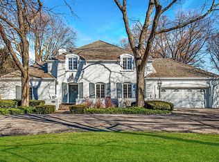 260 W Nokomis Ct, Fox Pt, WI 53217