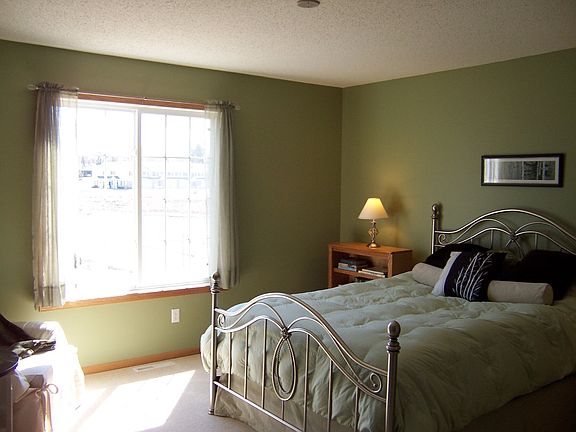 5th image of 715 Maple Hills Dr APT J