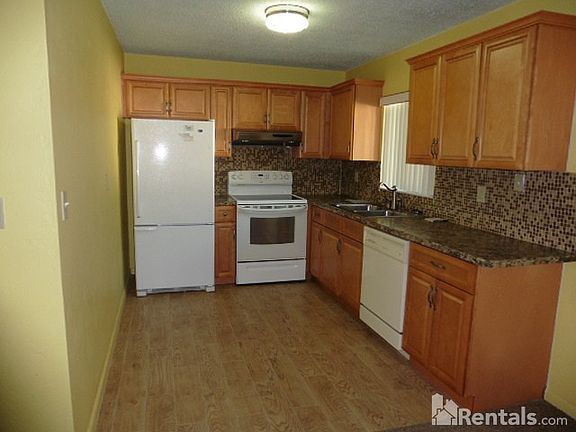 3rd image of 21 Lake Forest Ct