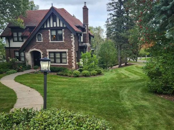 3102 E 1st St, Duluth, MN 55812