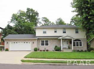 1918 Highwood Ave, Pekin, IL
