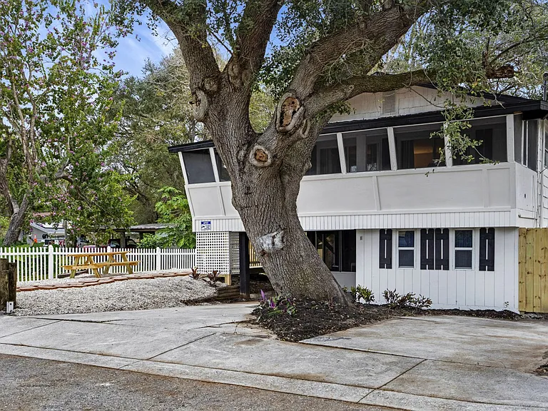4705 Hollingsworth Ave — Photo 73