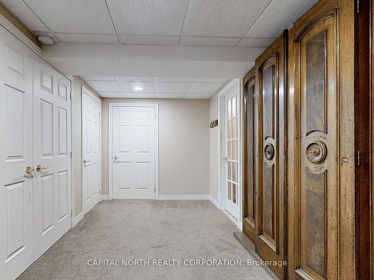 43 Gardiner Dr #LOWER — Photo 18