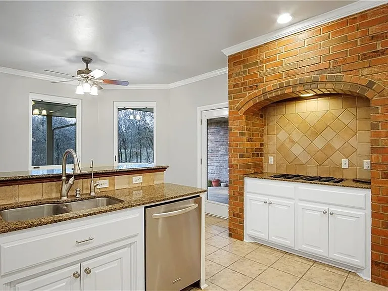 9417 Forest Dale Dr — Photo 7