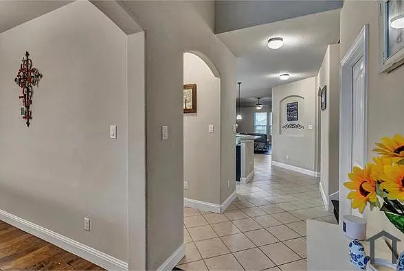 3 bed, 2539 sqft, $3,021 — Photo 3