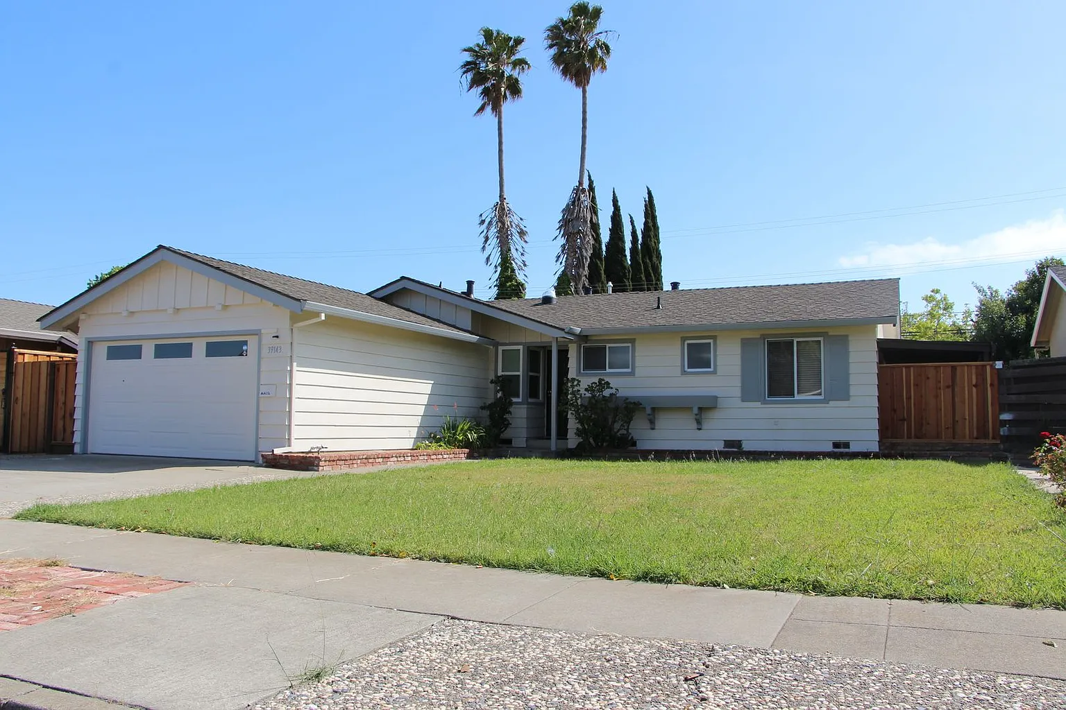 39143 Yosemite Way photo 1